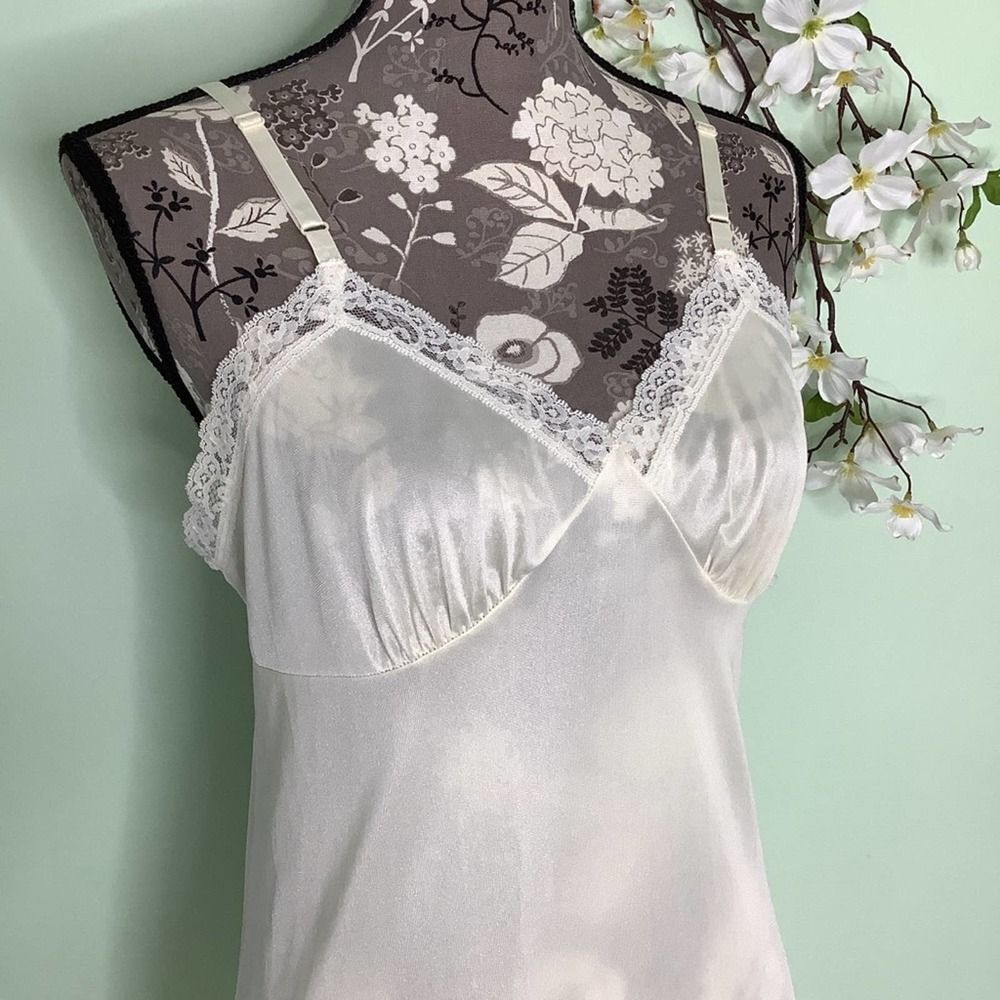 Vintage Deena Gathered Triangle Nylon Floral Lace Full Midi Slip Lingerie USA